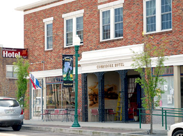 Commodore Hotel - Linden, Tennessee