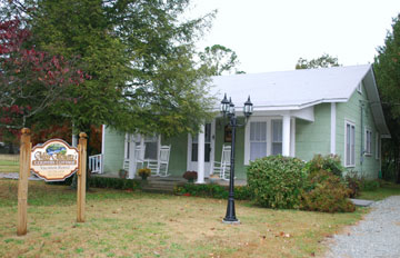 Miss Monetta's Country Cottage - Collinwood, Tennessee