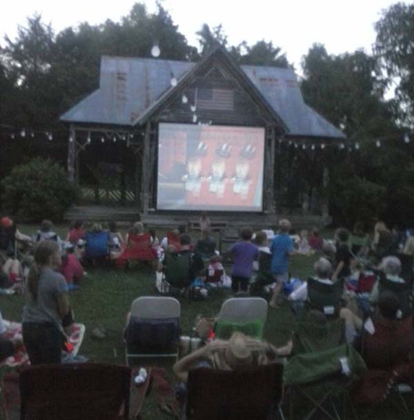 Leiper's Fork Lawnchair Theatre Free Movies - Leiper's Fork, Tennessee