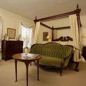 The Clara Room - Natchez Bed and Breakfast
