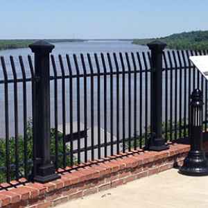 View of Mississippi River looking north from the Natchez Bluff Trail.