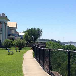 Trail along the top of the bluff next to Victorian-era homes. 