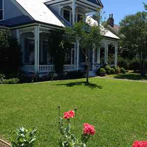 Bluff Top Bed and Breakfast next to the Natchez Bluff Trail.