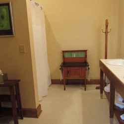 Presidents' Inn - George Washington private bathroom