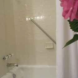 Presidents' Inn - George Washington bathroom