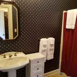 High Pockets private bathroom