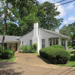 Martha's Cottage - side view of carport and driveway