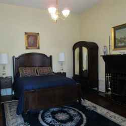 Bedroom 1 - with a queen size bed