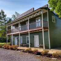 Bear Creek Saloon Guesthouse
