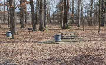 Small picnic area at Chickasaw Council House - Natchez Trace Parkway
