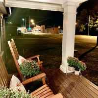 Front Porch at Meriwether's Retreat - Hohenwald, TN