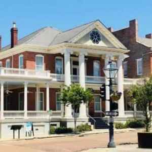 Natchez, MS Bed and Breakfast - Guest House Antebellum Mansion