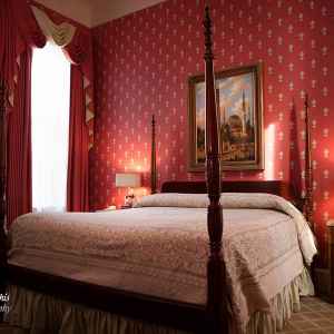 Antebellum Bed and Breakfast in Natchez, MS - Guest House Inn