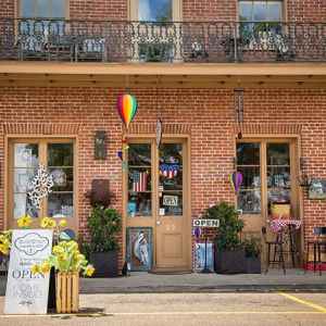 Silver Street Gallery and Gifts - Natchez, Mississippi
