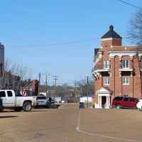 Shops, offices and stores line all four sides of Kosciusko's Courthouse Square.
