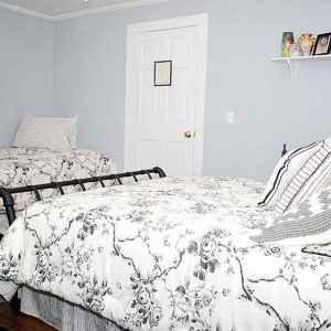 Groover/Post Room - Queen Size Bed and Twin Bed