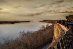 Looking north (upriver) of the Mississippi River from the Natchez Bluff Trail
