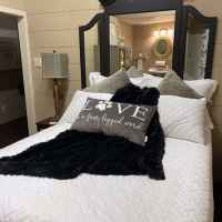 Naomi's Nest - Bedroom w/ Full-Size Bed